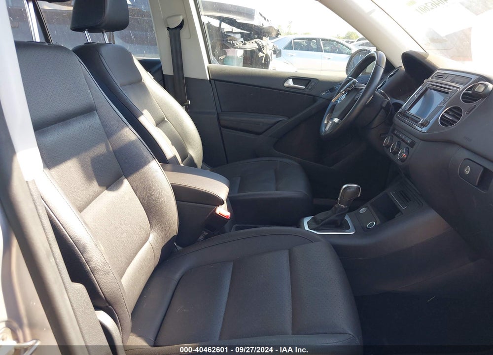 2017 VOLKSWAGEN TIGUAN 2.0T/2.0T S VIN: WVGBV7AX7HK024094