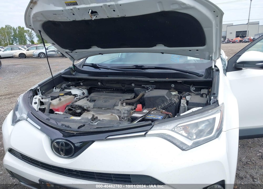 2018 TOYOTA RAV4 ADVENTURE/XLE VIN: 2T3RFREV2JW802688