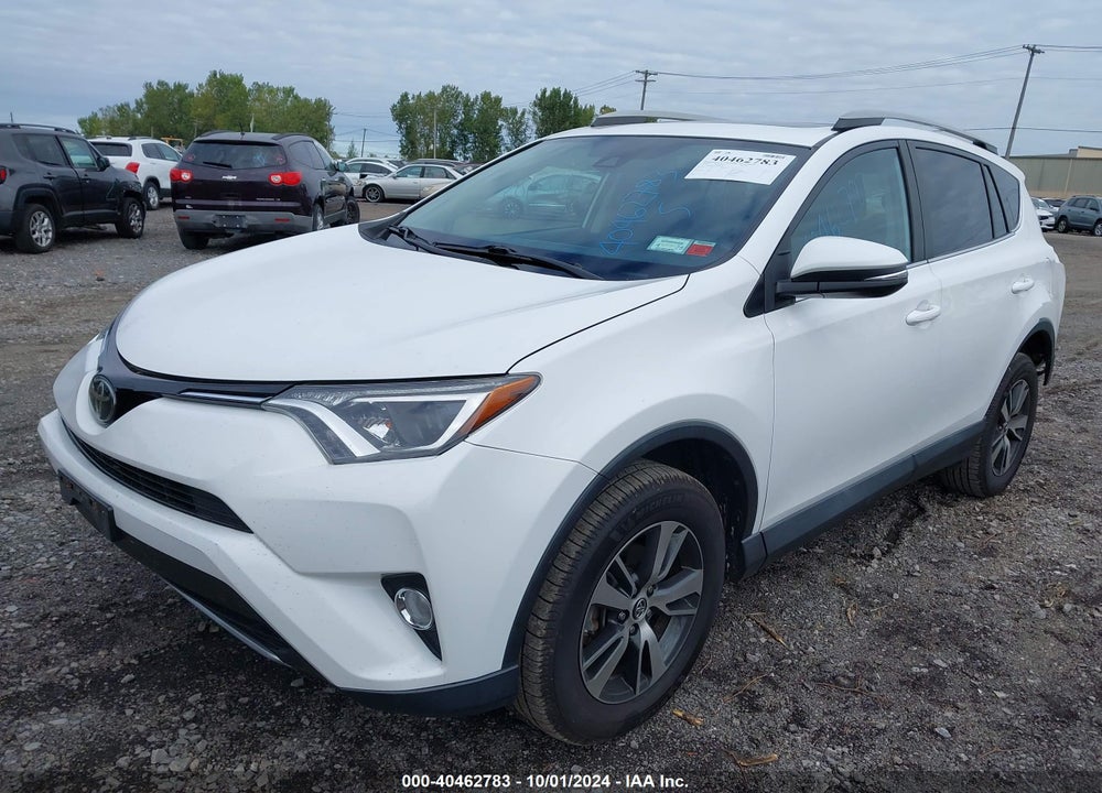 2018 TOYOTA RAV4 ADVENTURE/XLE VIN: 2T3RFREV2JW802688