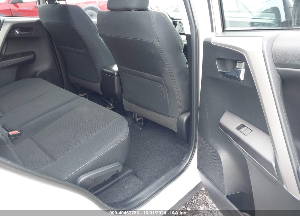 2018 TOYOTA RAV4 ADVENTURE/XLE VIN: 2T3RFREV2JW802688