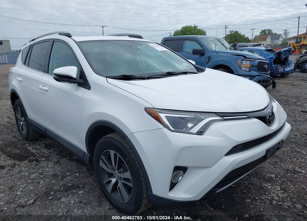 2018 TOYOTA RAV4 ADVENTURE/XLE VIN: 2T3RFREV2JW802688