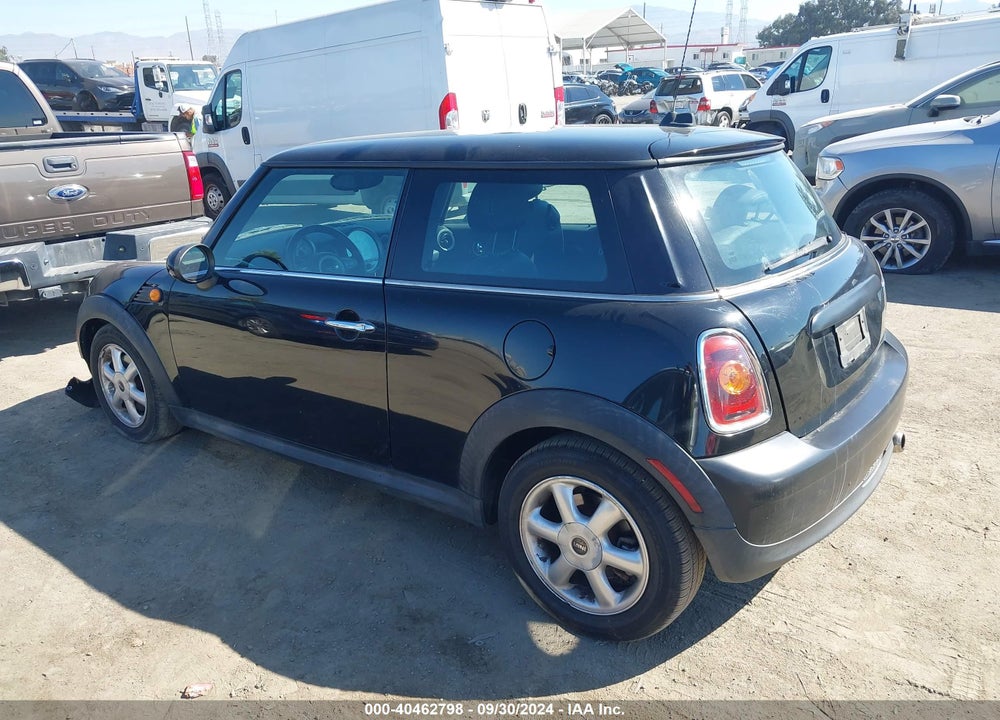 2010 MINI COOPER VIN: WMWMF3C55ATZ22737