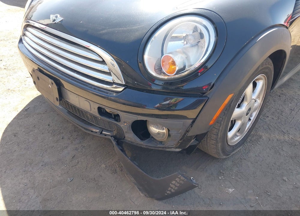 2010 MINI COOPER VIN: WMWMF3C55ATZ22737