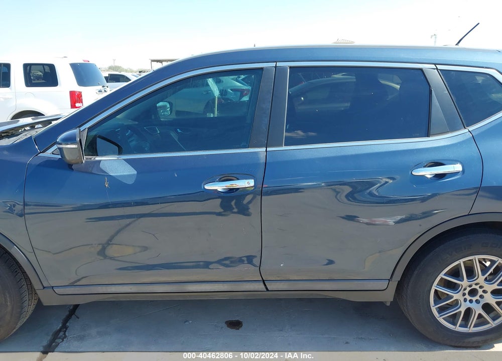 2015 NISSAN ROGUE S VIN: 5N1AT2ML5FC828656