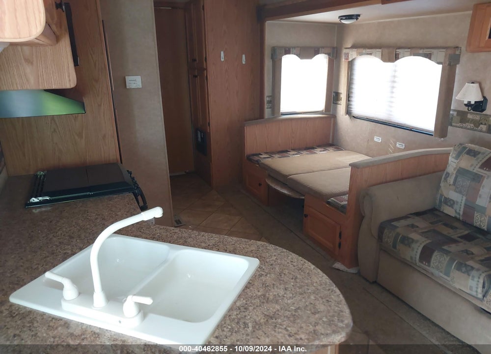 2011 NORTH COUNTRY 31 BKS VIN: 5SFEB3422BE222698
