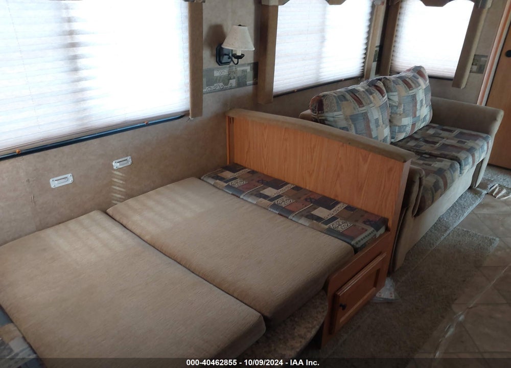 2011 NORTH COUNTRY 31 BKS VIN: 5SFEB3422BE222698