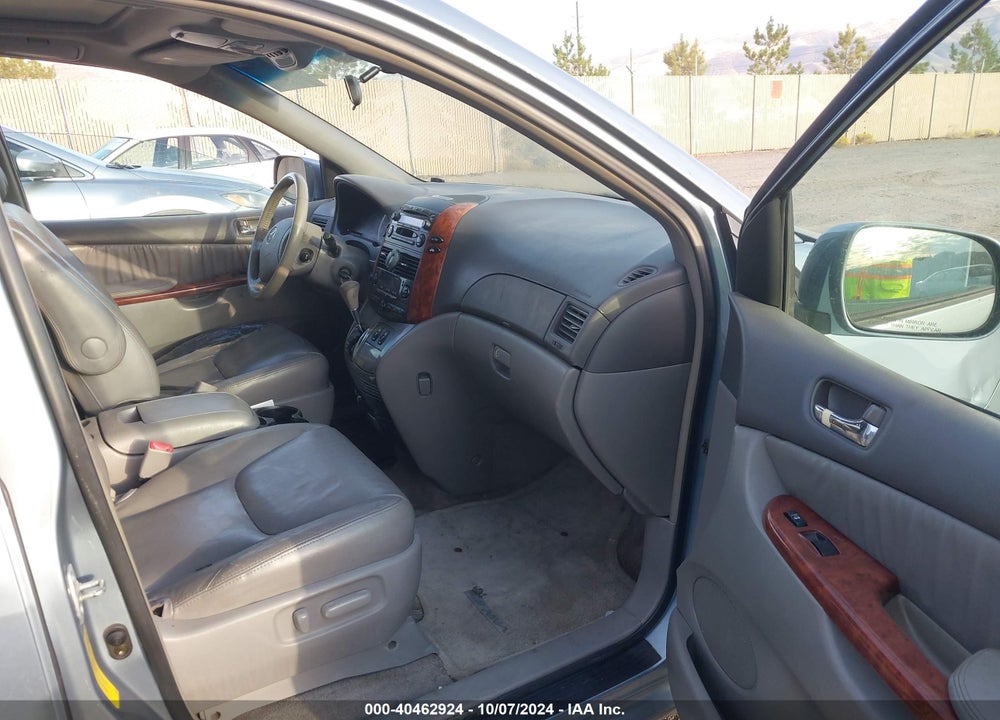 2005 TOYOTA SIENNA XLE VIN: 5TDZA22C05S263634