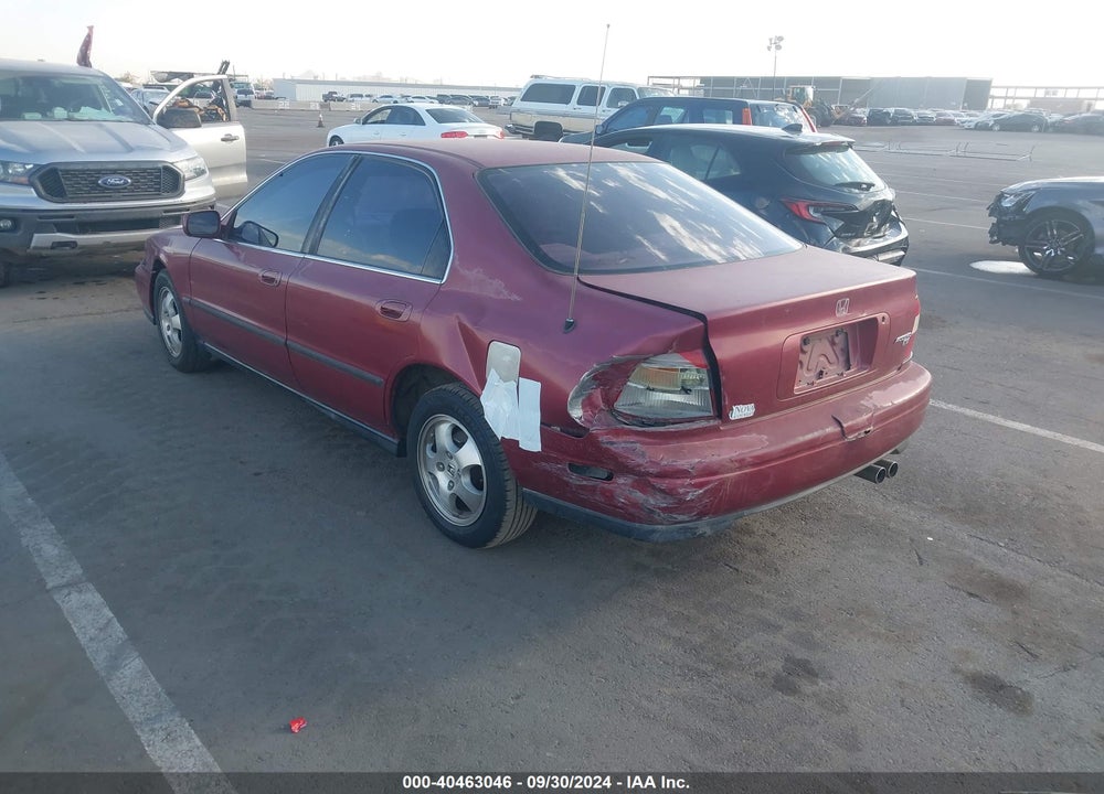 1995 HONDA ACCORD LX VIN: 1HGCE6640SA013812