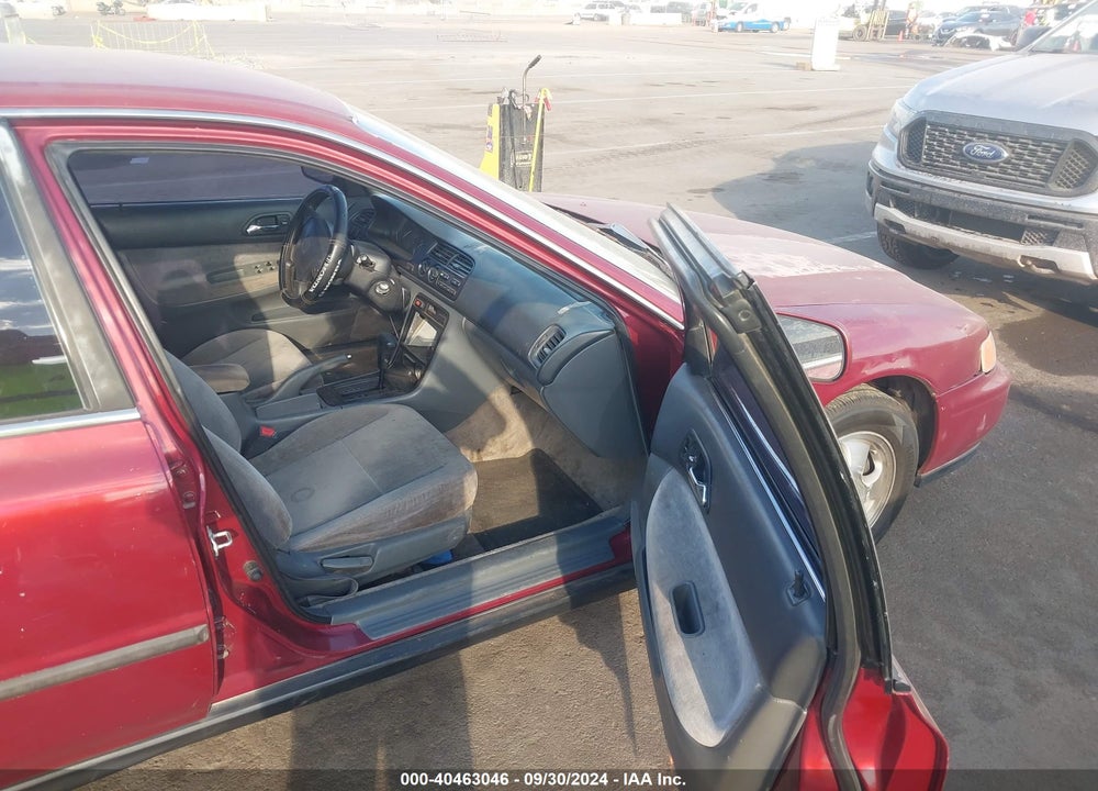 1995 HONDA ACCORD LX VIN: 1HGCE6640SA013812