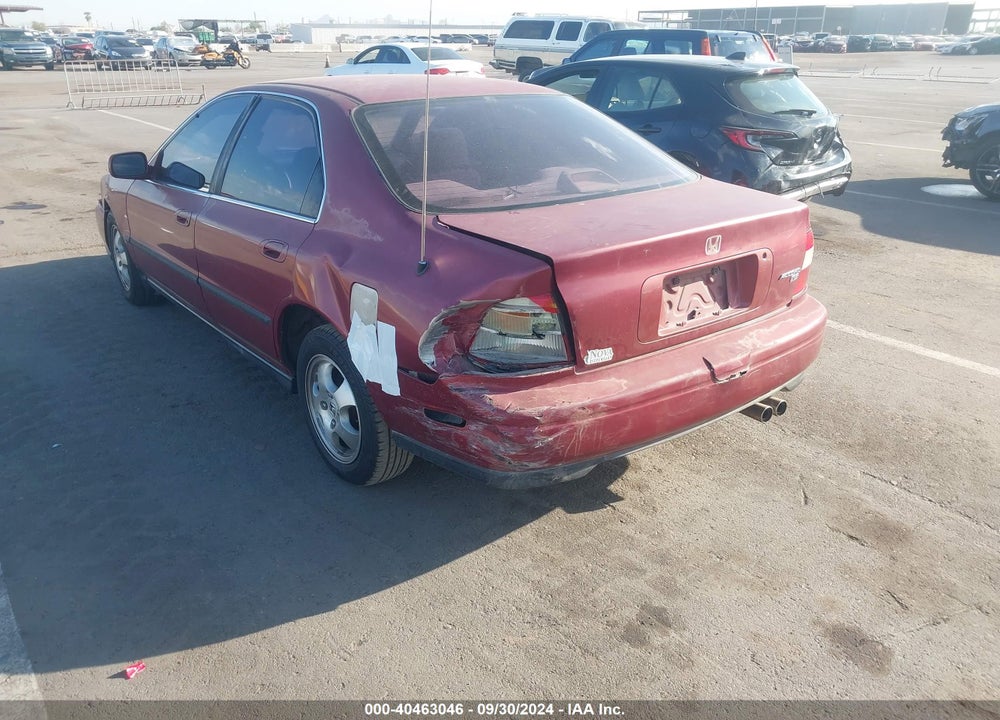 1995 HONDA ACCORD LX VIN: 1HGCE6640SA013812