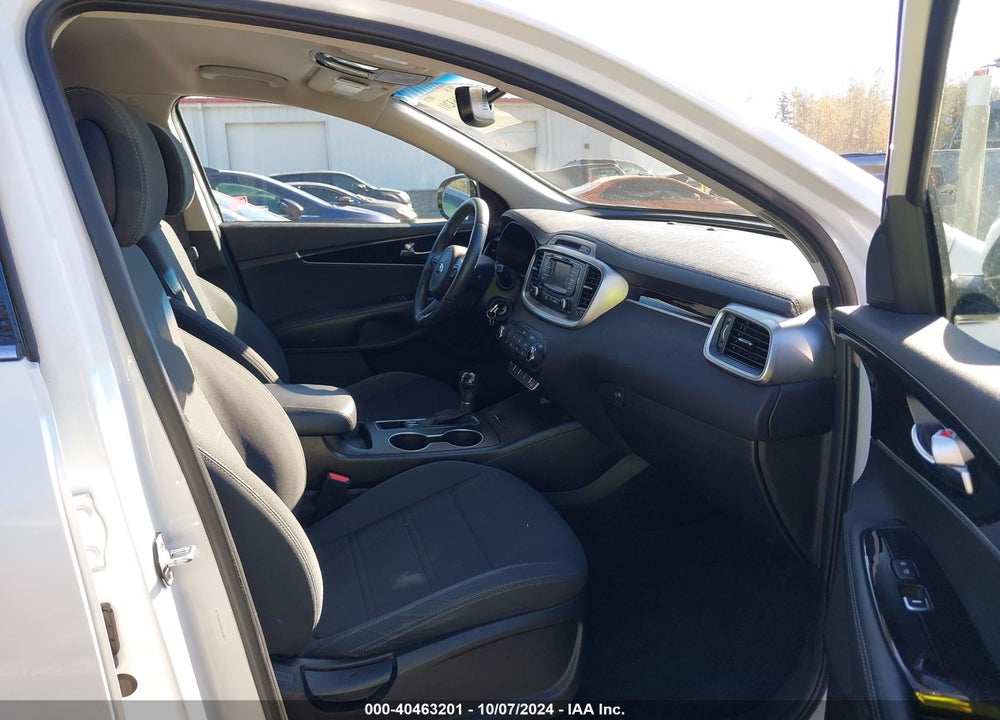 2016 KIA SORENTO 2.4L LX VIN: 5XYPGDA33GG165801