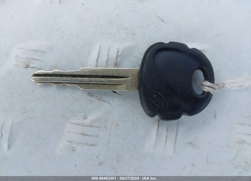 2009 KIA SPECTRA EX VIN: KNAFE221195595788