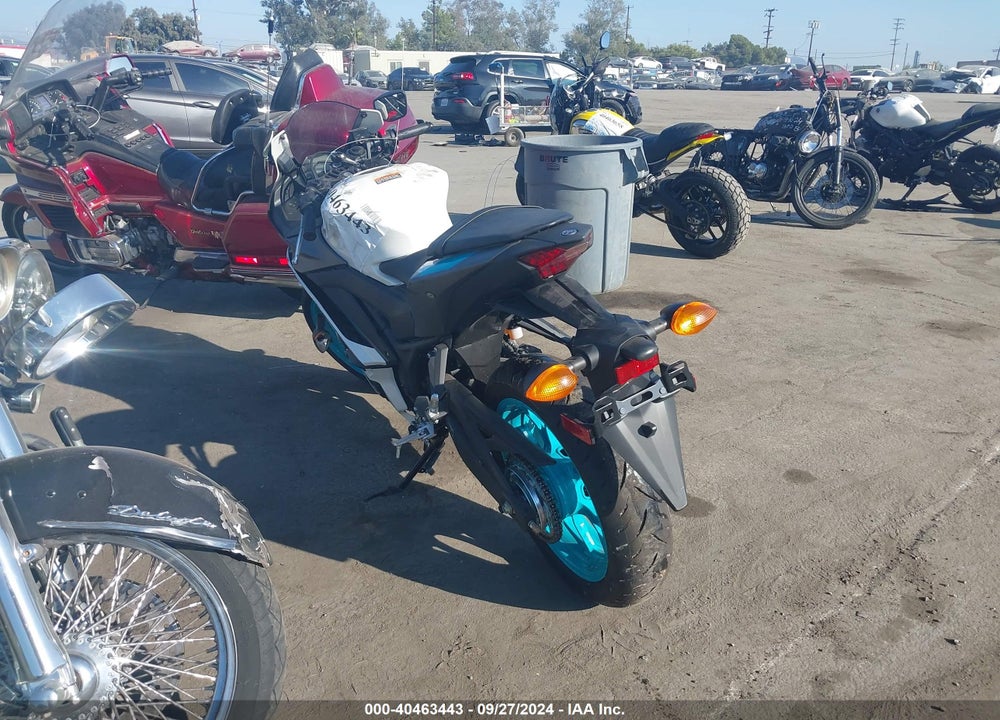 2024 YAMAHA YZFR3 A VIN: MH3RH18Y3RK014994