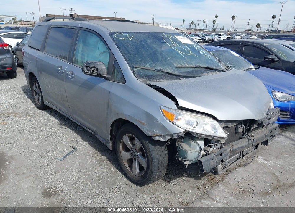 2018 TOYOTA SIENNA LE 8 PASSENGER VIN: 5TDKZ3DC7JS919500