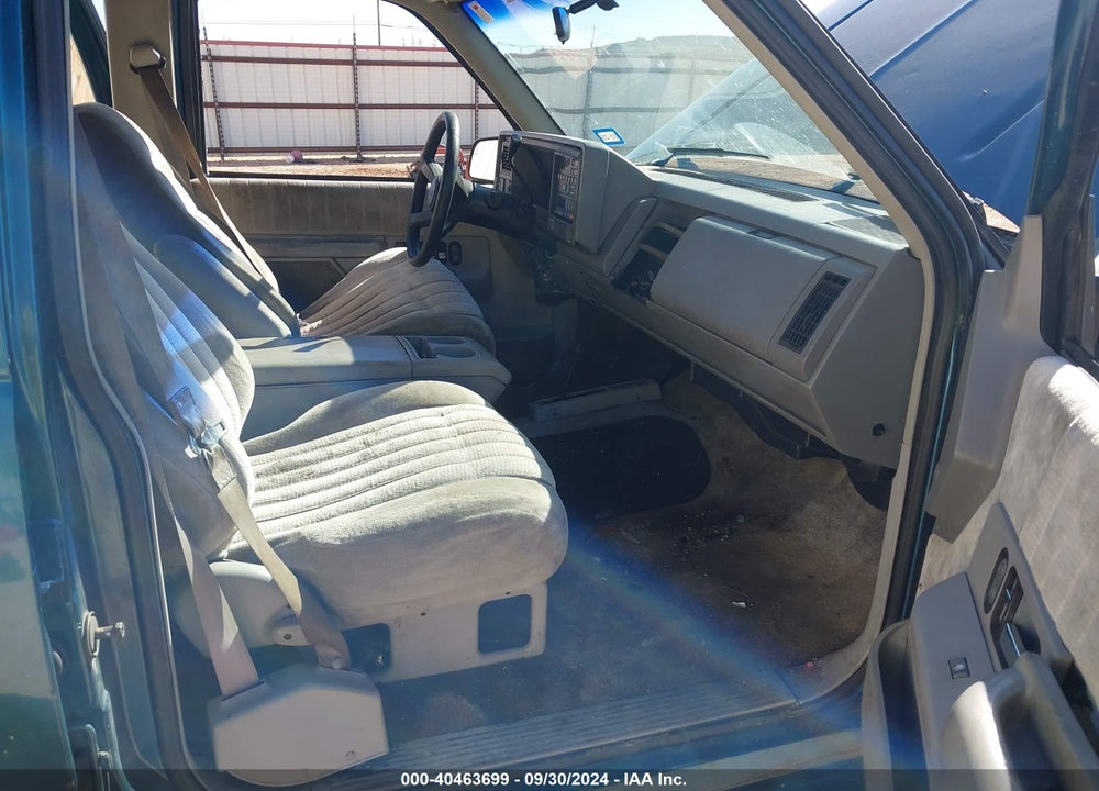 1992 GMC SUBURBAN K1500 VIN: 1GKFK16K1NJ718634