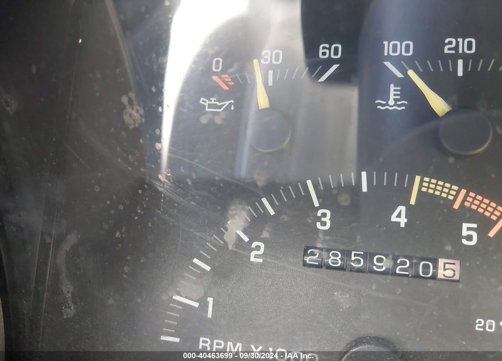1992 GMC SUBURBAN K1500 VIN: 1GKFK16K1NJ718634