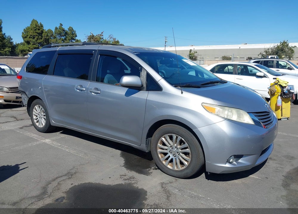 2012 TOYOTA SIENNA XLE V6 8 PASSENGER VIN: 5TDYK3DC7CS250274