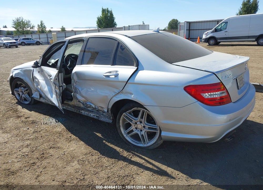 2014 MERCEDES-BENZ C 250 LUXURY/SPORT VIN: WDDGF4HB8EA904986