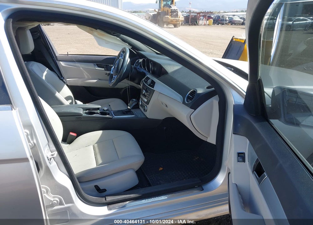 2014 MERCEDES-BENZ C 250 LUXURY/SPORT VIN: WDDGF4HB8EA904986