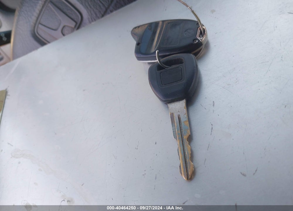 1999 HONDA CR-V LX VIN: JHLRD2841XC001412