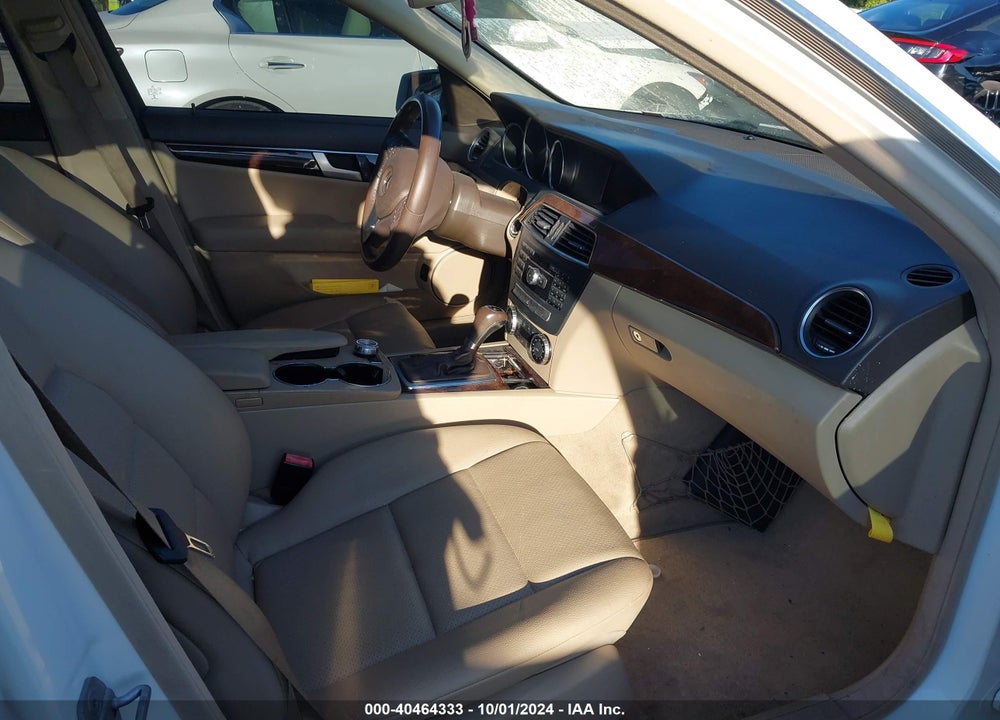 2014 MERCEDES-BENZ C 250 LUXURY/SPORT VIN: WDDGF4HB8EA948597