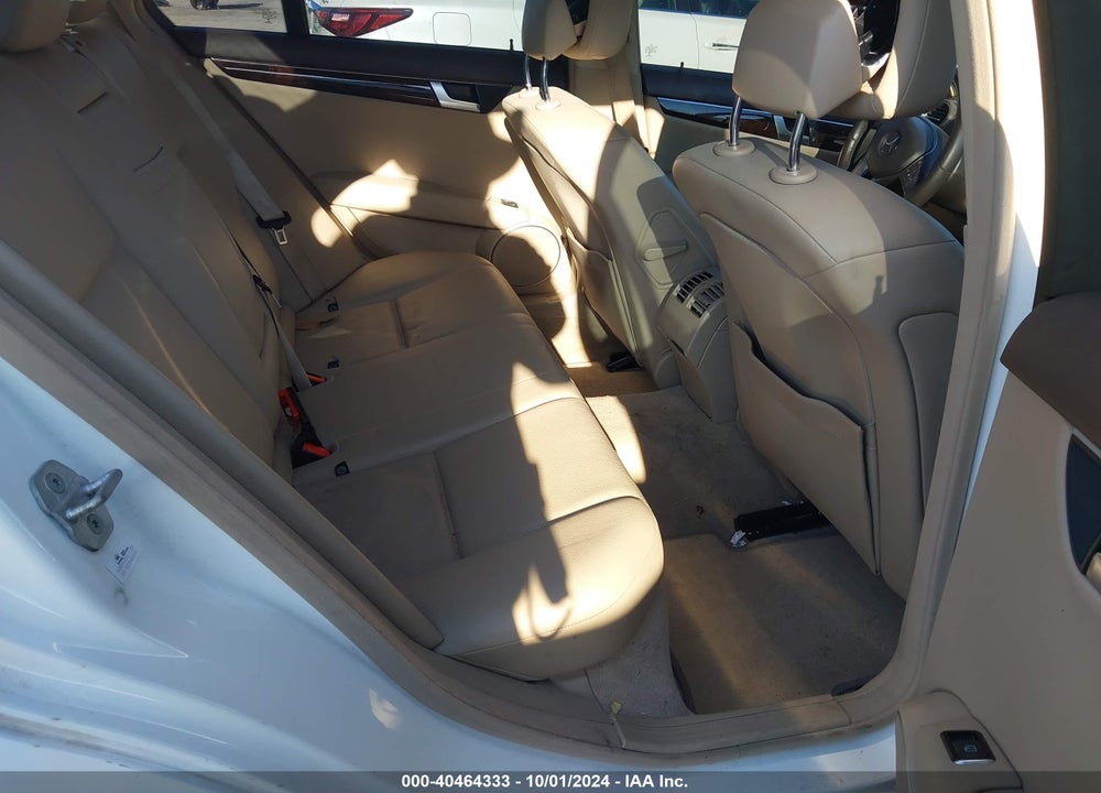2014 MERCEDES-BENZ C 250 LUXURY/SPORT VIN: WDDGF4HB8EA948597