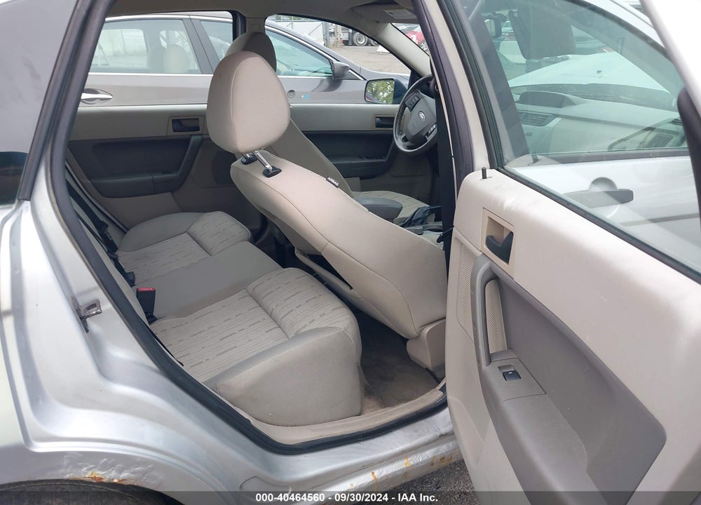 2011 FORD FOCUS SE VIN: 1FAHP3FN4BW133823