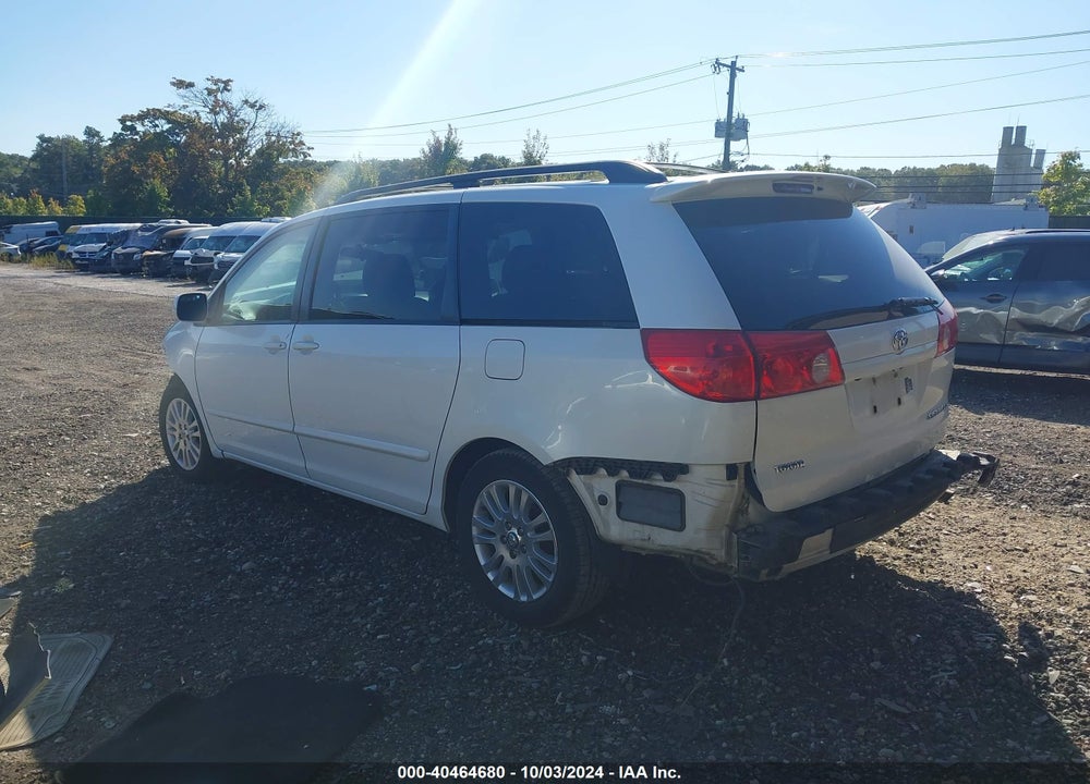 2010 TOYOTA SIENNA XLE VIN: 5TDYK4CC8AS290092