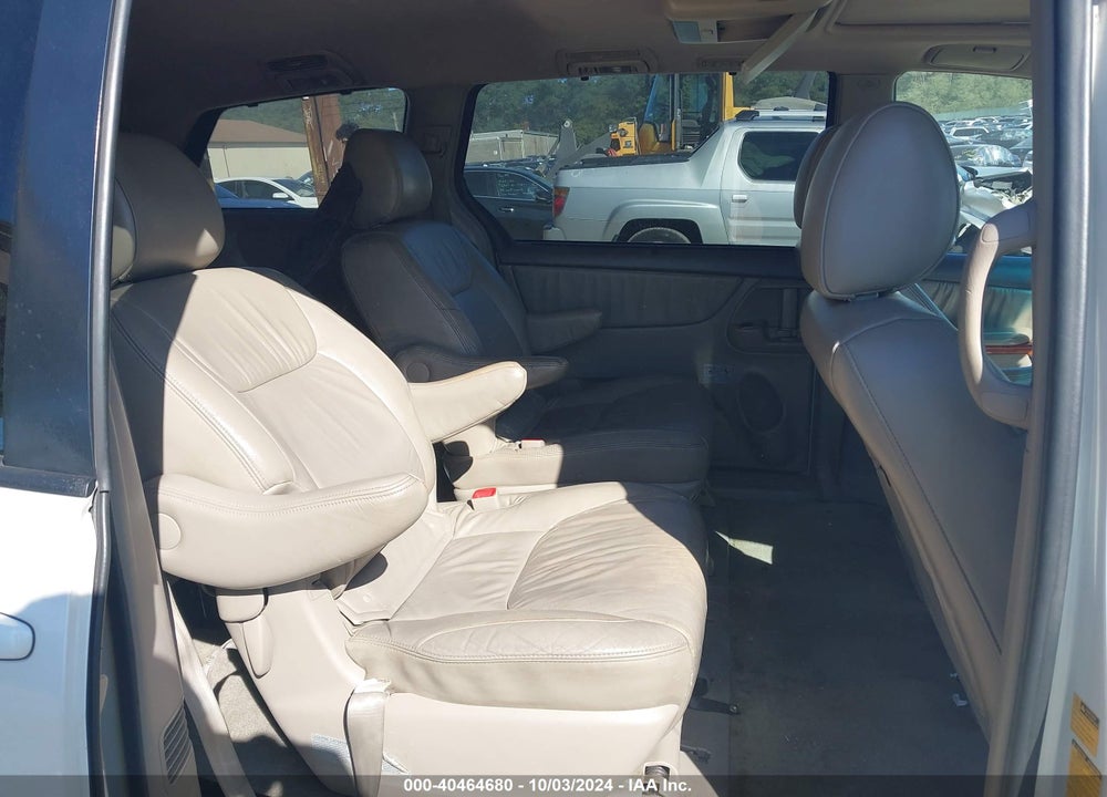 2010 TOYOTA SIENNA XLE VIN: 5TDYK4CC8AS290092