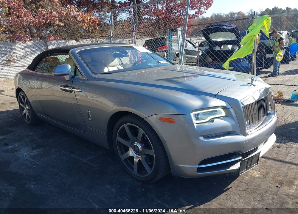 2017 ROLLS-ROYCE DAWN VIN: SCA666D54HU107016