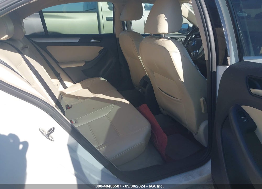 2014 VOLKSWAGEN JETTA 1.8T SE VIN: 3VWD07AJ1EM370358