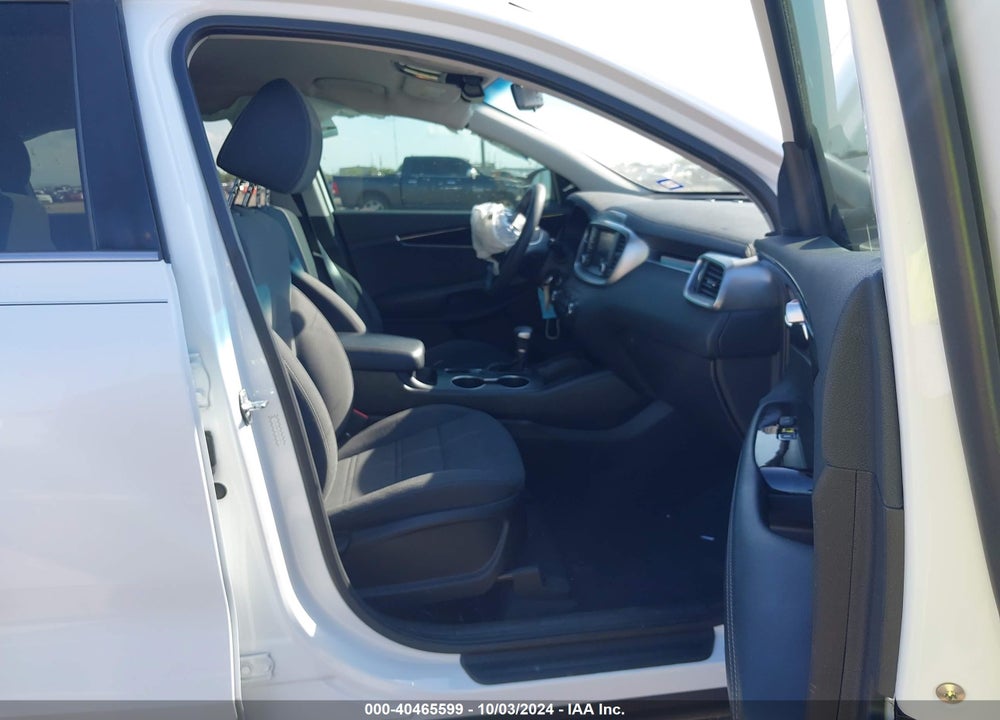 2019 KIA SORENTO 2.4L LX VIN: 5XYPG4A38KG574563