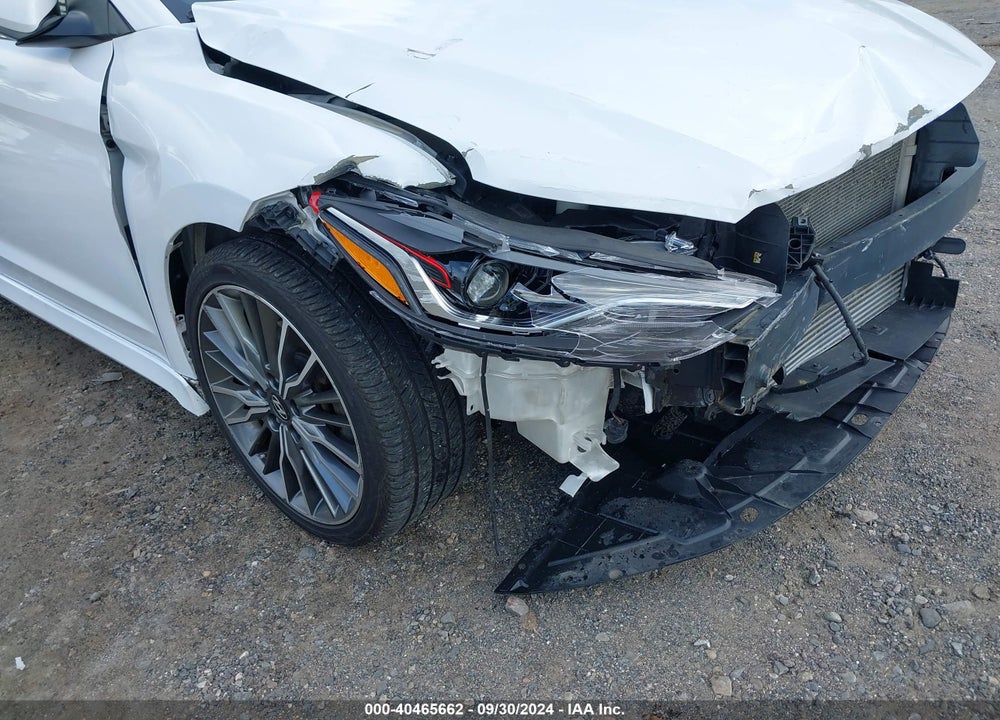 2017 HYUNDAI ELANTRA VIN: KMHD04LB9HU358378