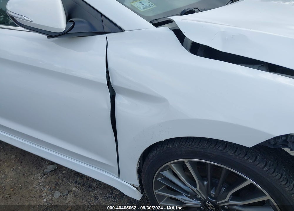 2017 HYUNDAI ELANTRA VIN: KMHD04LB9HU358378