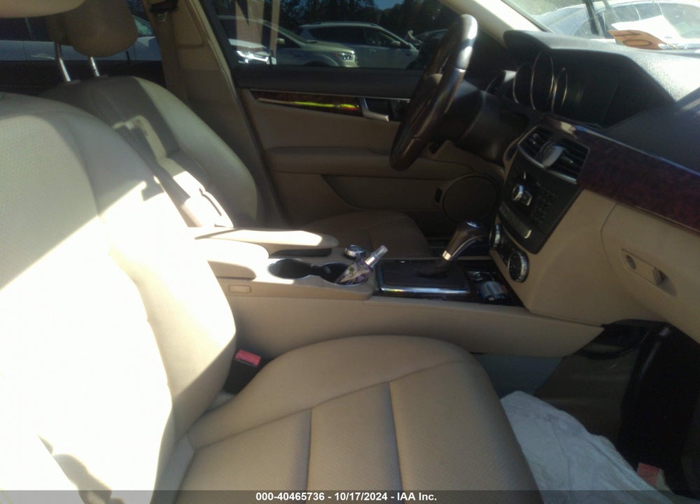 2014 MERCEDES-BENZ C 250 LUXURY/SPORT VIN: WDDGF4HB0EA945631
