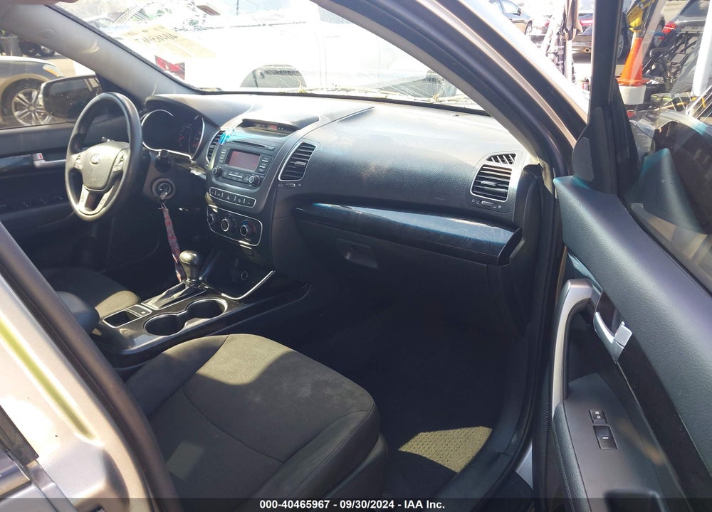 2015 KIA SORENTO LX V6 VIN: 5XYKT4A71FG610205