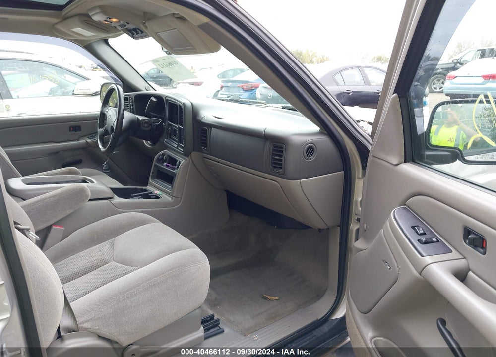 2005 CHEVROLET TAHOE LS VIN: 1GNEK13T75J226881