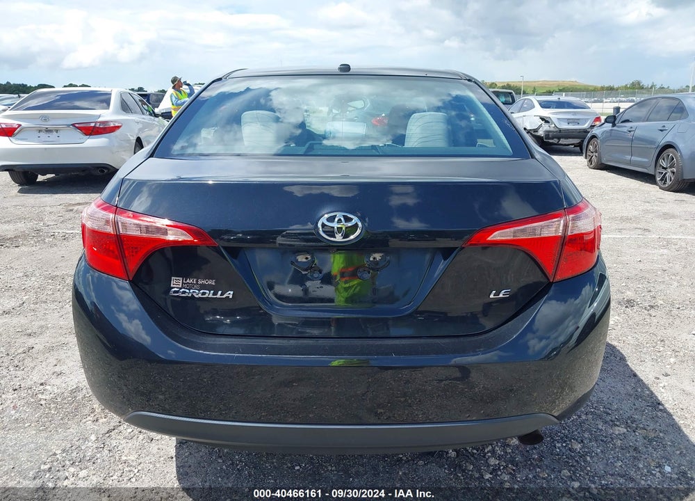 2018 TOYOTA COROLLA LE VIN: 5YFBURHE2JP745308