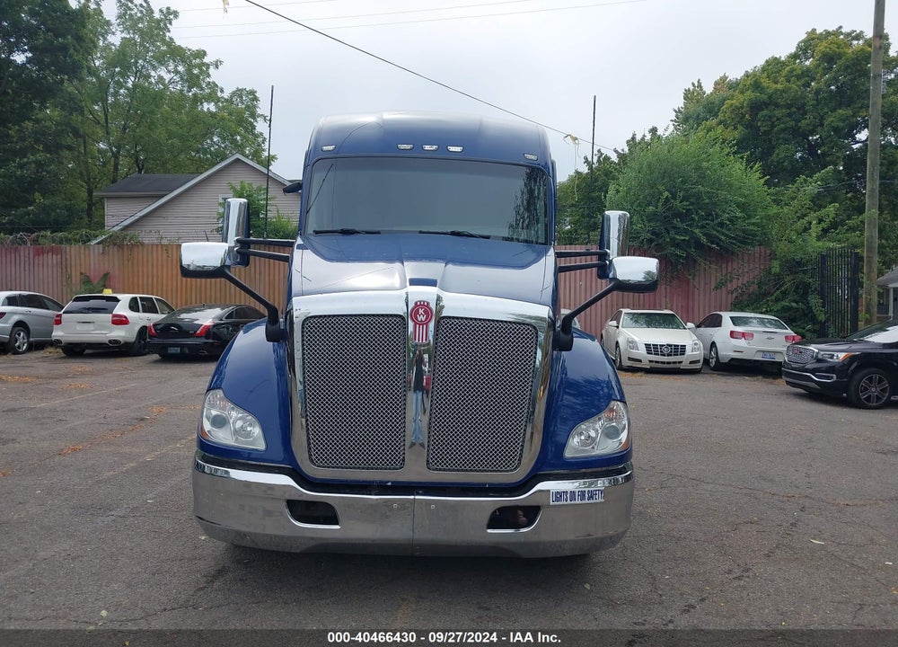 2017 KENWORTH T680 VIN: 1XKYD49X4HJ170158