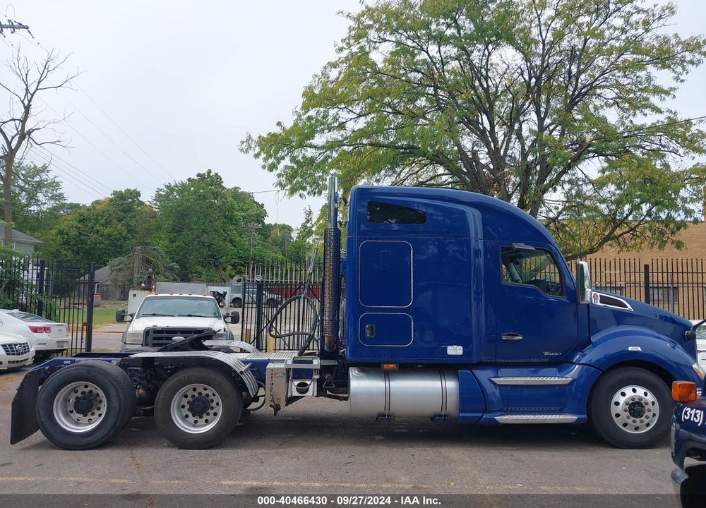 2017 KENWORTH T680 VIN: 1XKYD49X4HJ170158