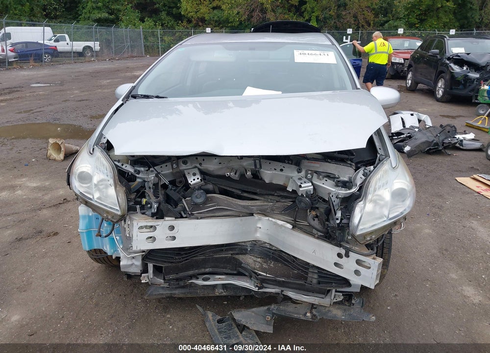 2011 TOYOTA PRIUS TWO VIN: JTDKN3DU2B0252943