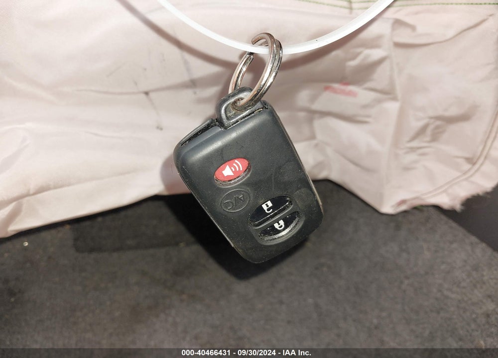 2011 TOYOTA PRIUS TWO VIN: JTDKN3DU2B0252943
