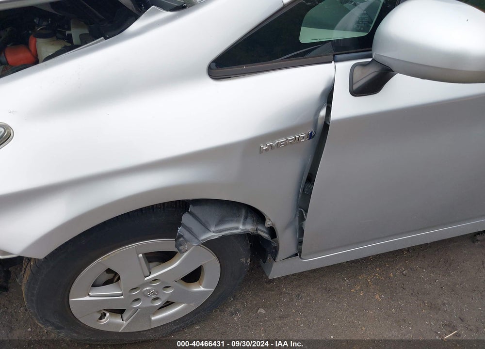 2011 TOYOTA PRIUS TWO VIN: JTDKN3DU2B0252943