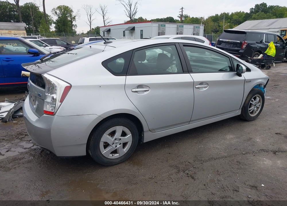 2011 TOYOTA PRIUS TWO VIN: JTDKN3DU2B0252943