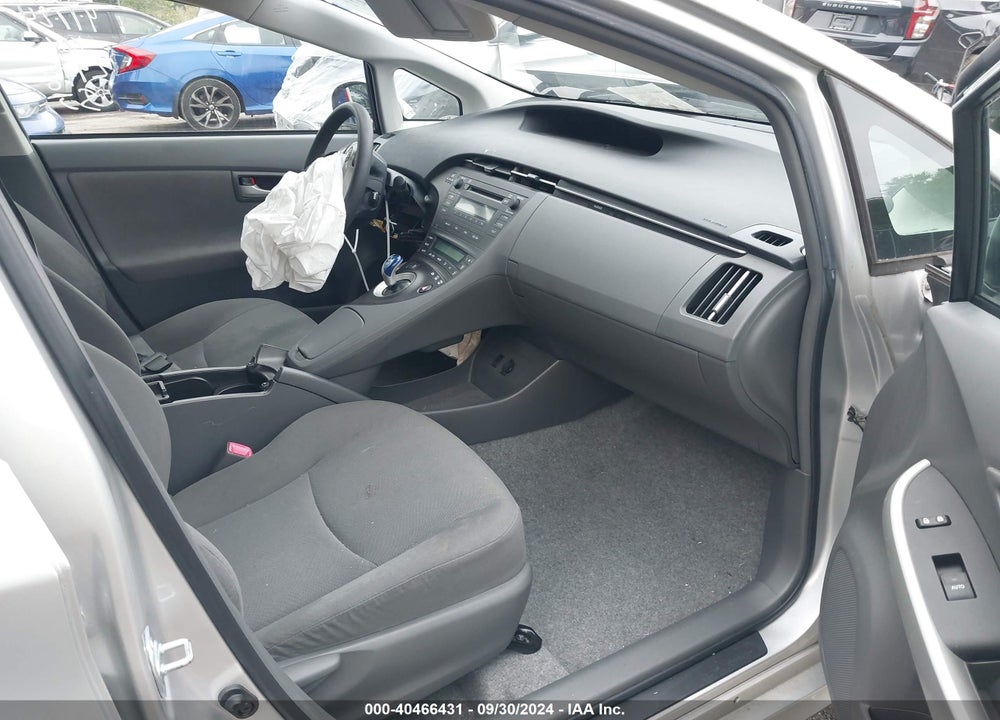 2011 TOYOTA PRIUS TWO VIN: JTDKN3DU2B0252943