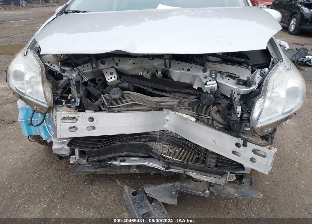 2011 TOYOTA PRIUS TWO VIN: JTDKN3DU2B0252943
