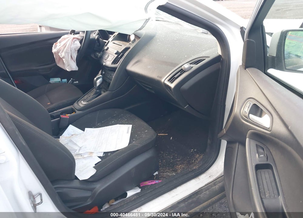 2015 FORD FOCUS SE VIN: 1FADP3F20FL260242
