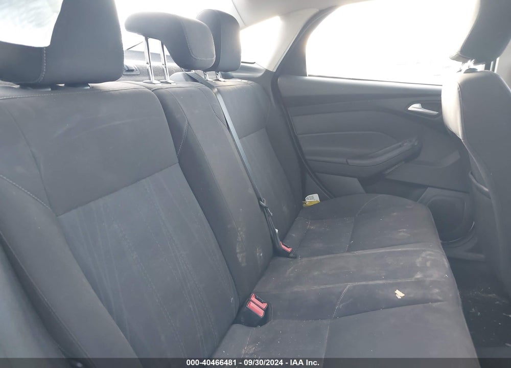 2015 FORD FOCUS SE VIN: 1FADP3F20FL260242