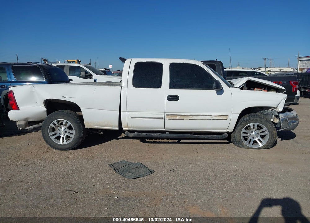 2004 CHEVROLET SILVERADO 1500 LS VIN: 2GCEC19V041108095