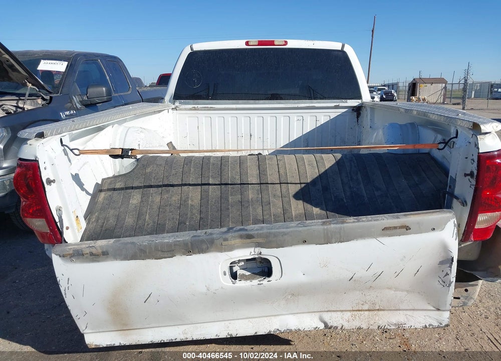 2004 CHEVROLET SILVERADO 1500 LS VIN: 2GCEC19V041108095
